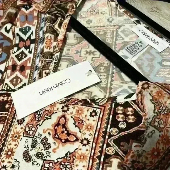 Calvin Klein Multicolor V-Neck Blouse Size S NWT - Picture 2 of 4